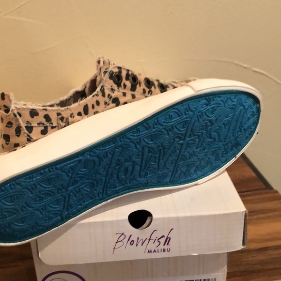 Blowfish Play Latte Spots canvas leisure shoe. Size 6.5 - Picture 5 of 5
